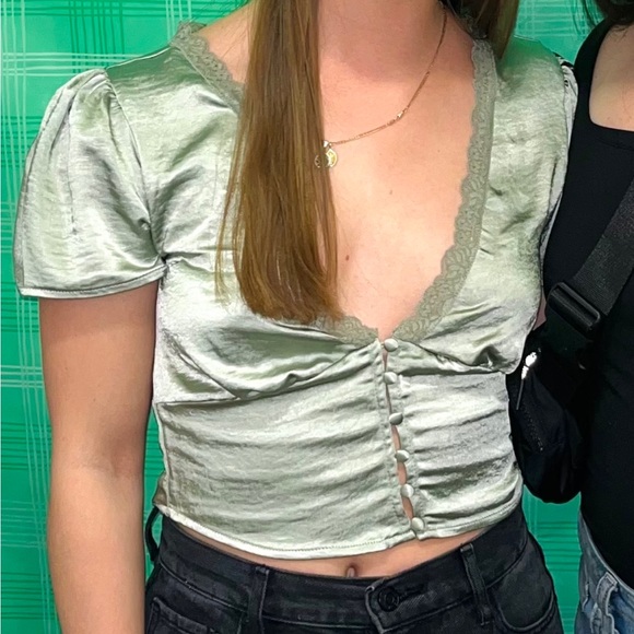 Forever 21 satin button-up crop top - Picture 2 of 5
